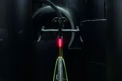 Supernova - Feu Arrière TL3 PRO Avec Feu Stop Et Signal De Freinage D'urgence -France Accessoires Vélo Soldes Boutique supernova feu arriere tl3 pro 2 3840x2160